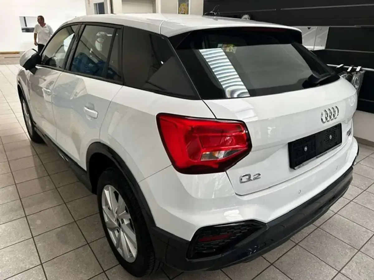 Usata Audi Q2 Advanced 150 CV (110 kW) 2023 Bianco ghiaccio metallizzato SUV