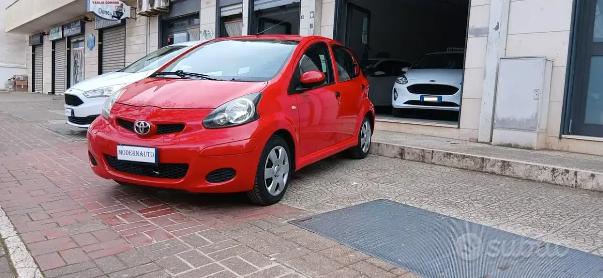 Usata Toyota Aygo 68 CV (50 kW) 2008 Rosso Utilitaria