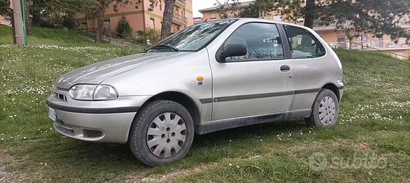 Usata Fiat Palio 68 CV (50 kW) 2000 Grigio Berlina