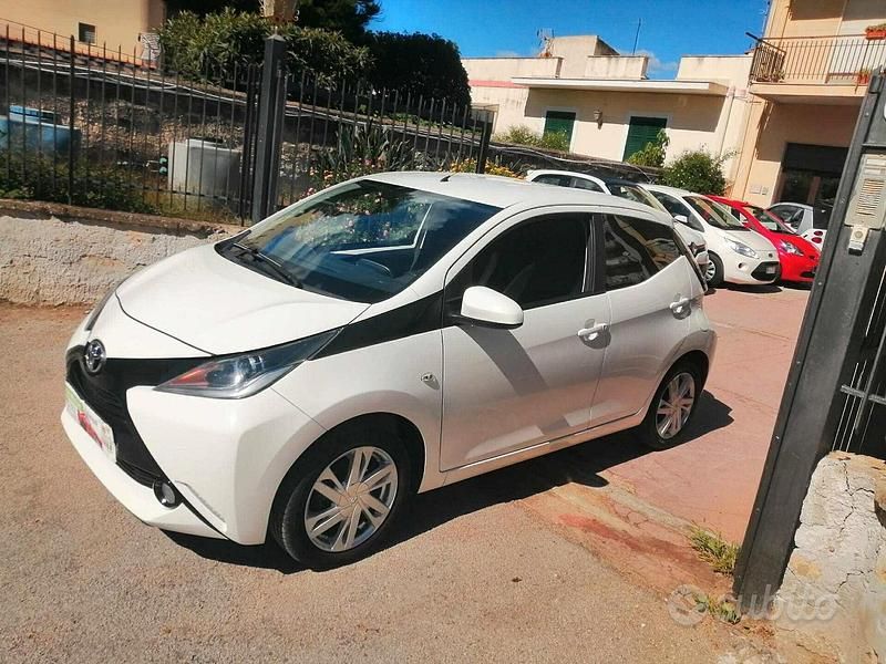 Bianco Usata 2017 Toyota Aygo Due volumi | 8790 € (Buon prezzo) - Immagine 1/4