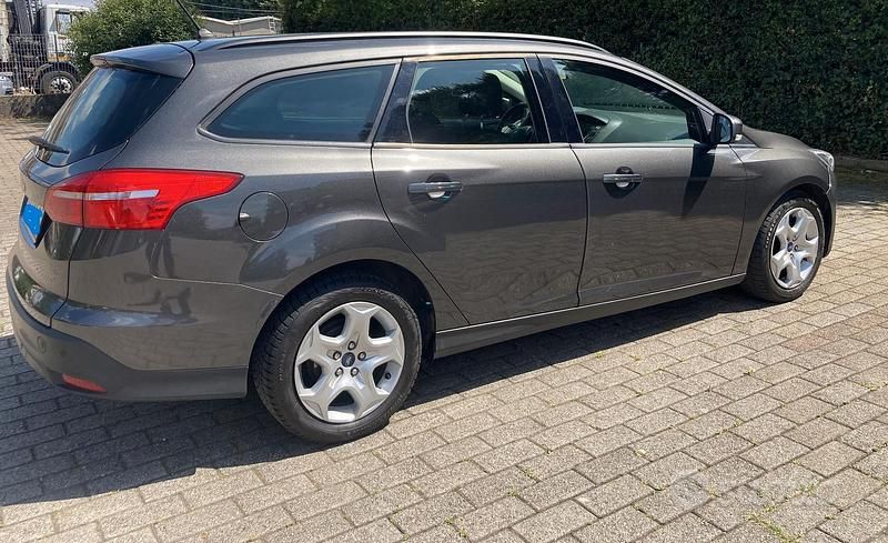 Usata Ford Focus S 95 CV (69 kW) 2017 Grigio Station wagon