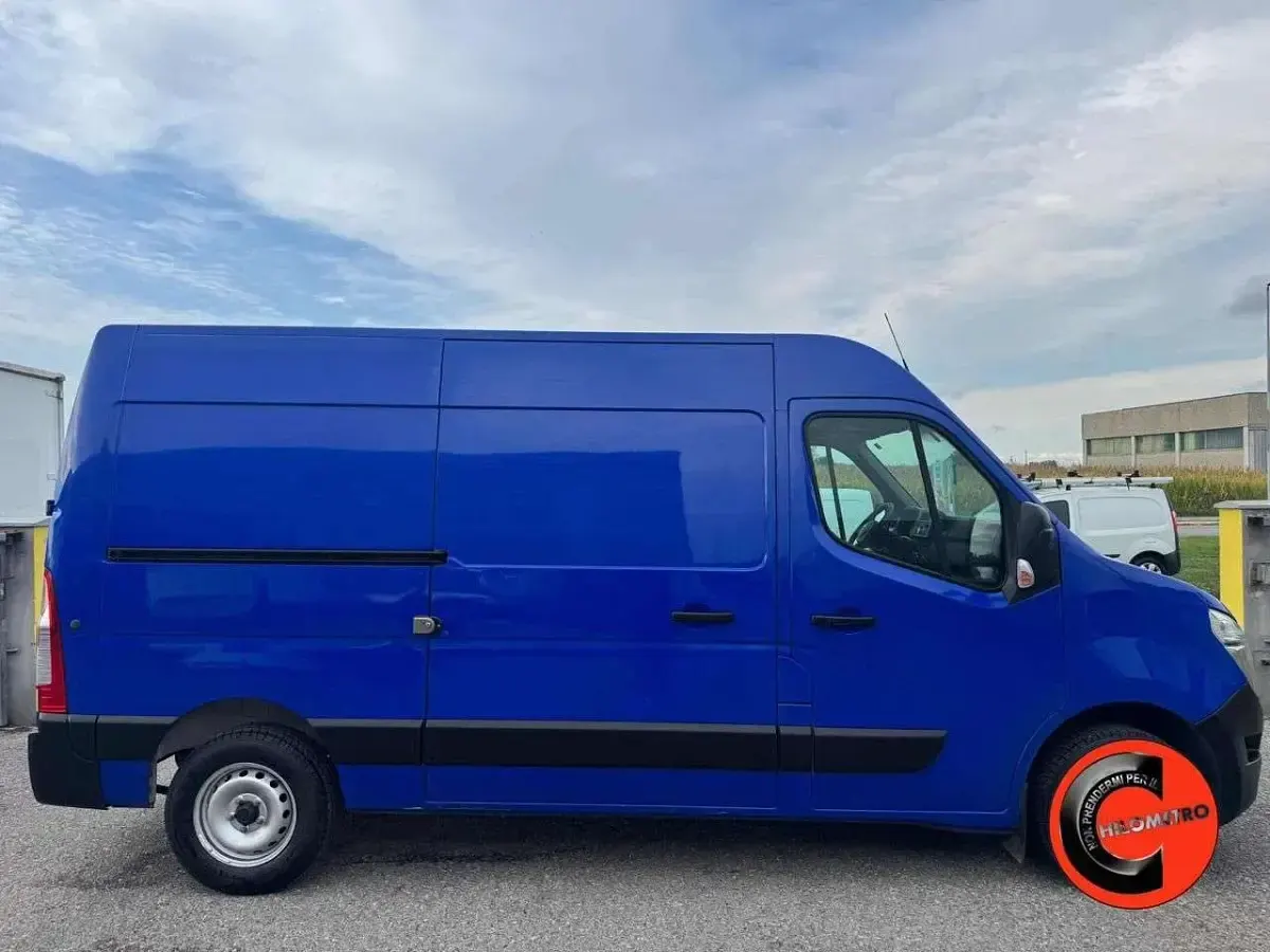 Usata Renault Master 135 CV (99 kW) 2022 Blu/azzurro Monovolume