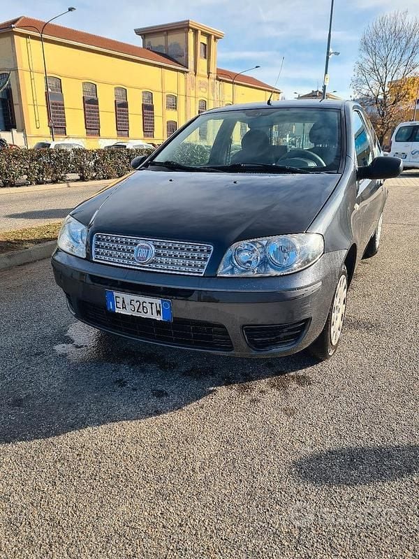 Usata Fiat Punto Classica 60 CV (44 kW) 2010 Grigio Berlina