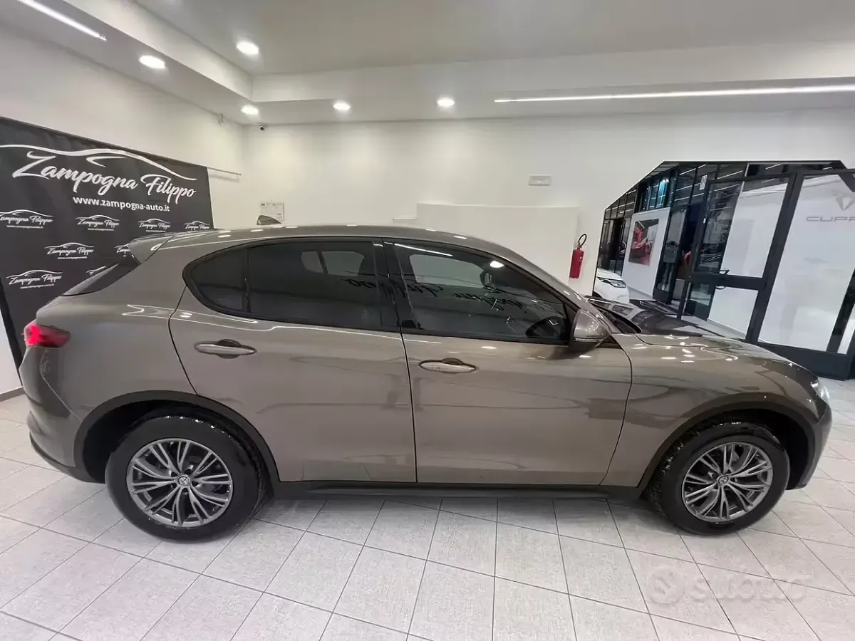 Usata Alfa Romeo Stelvio Executive 210 CV (154 kW) 2018 Marrone SUV