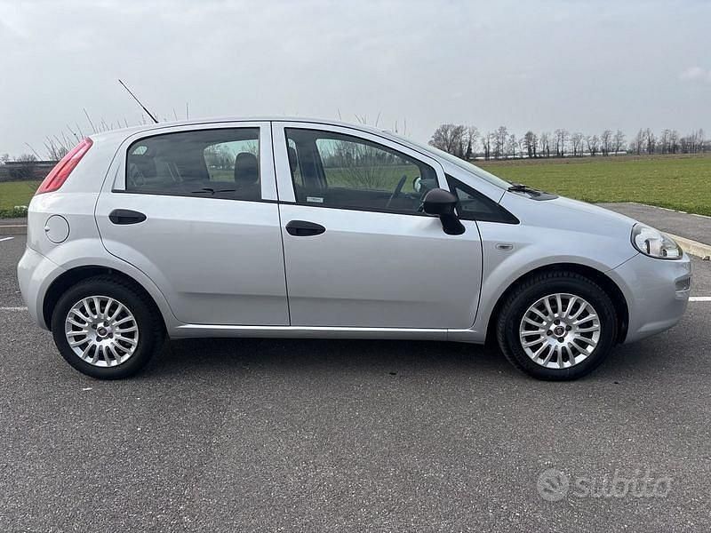 Usata Fiat Punto 69 CV (50 kW) 2018 Grigio Utilitaria