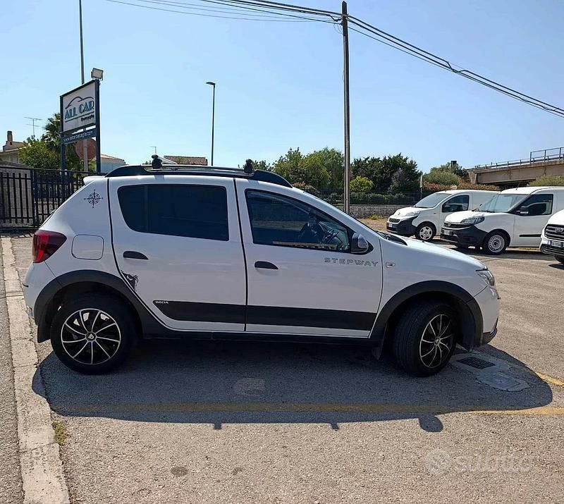 Bianco Usata 2017 Dacia Sandero Stepway Due volumi | 7500 € - Immagine 1/4