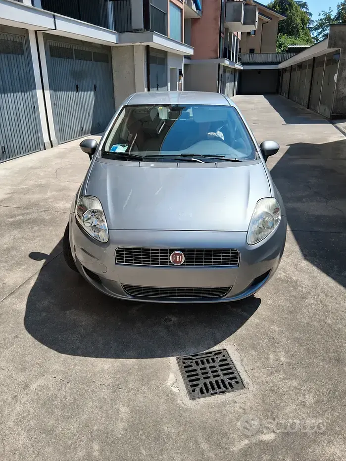 Usata Fiat Grande Punto 77 CV (56 kW) 2008 Grigio Utilitaria
