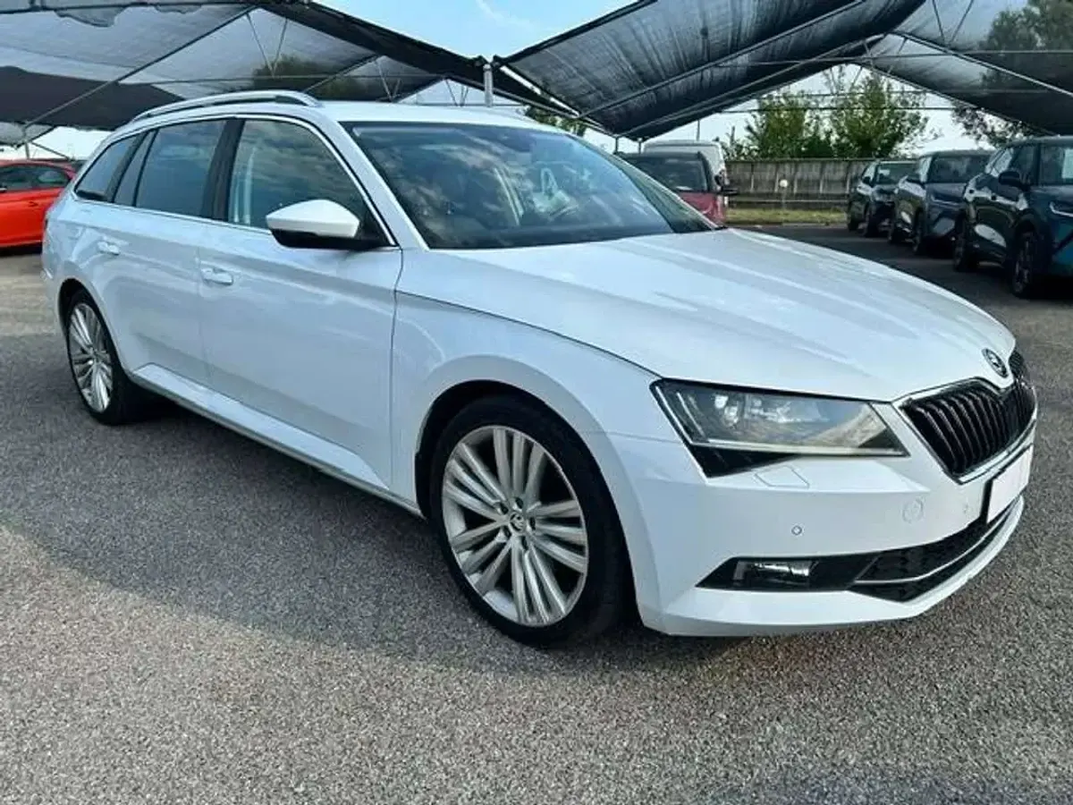 Usata Skoda Superb Style 150 CV (110 kW) 2015 Bianco Station wagon