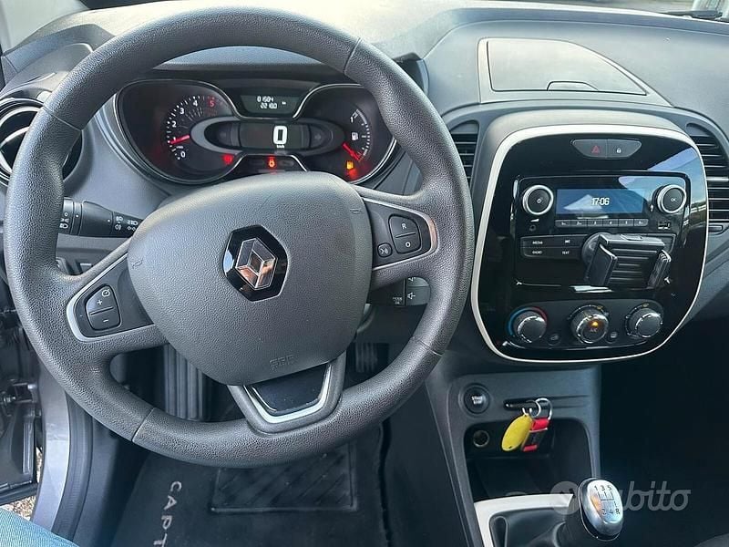 Usata Renault Captur Life 90 CV (66 kW) 2019 Grigio SUV