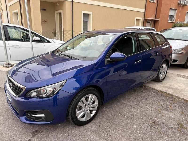 Usata Peugeot 308 Active 130 CV (95 kW) 2019 Blu Berlina