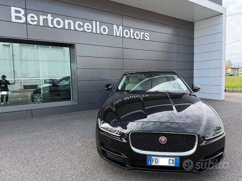 Usata Jaguar XE Prestige 180 CV (132 kW) 2016 Nero Berlina
