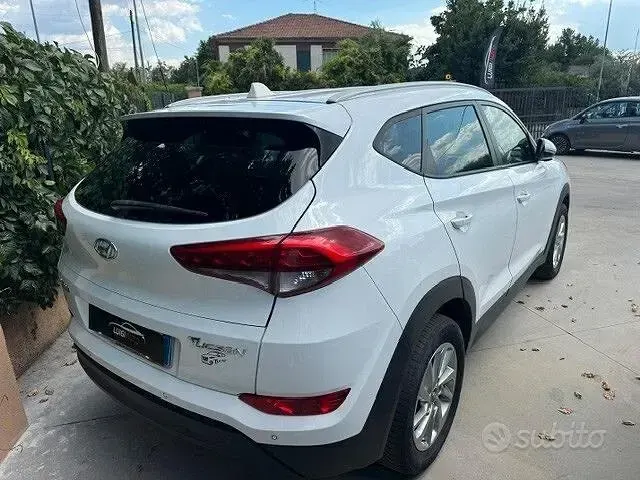 Usata Hyundai Tucson Comfort 132 CV (97 kW) 2016 Bianco SUV