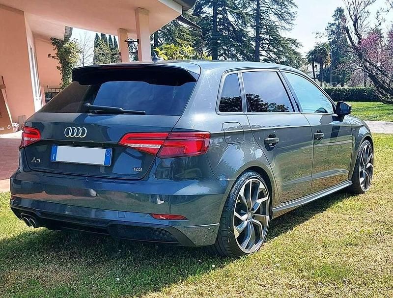 Grigio Usata 2018 Audi A3 Sportback S-Line Due volumi | 22.500 € (Molto cara) - Immagine 1/4