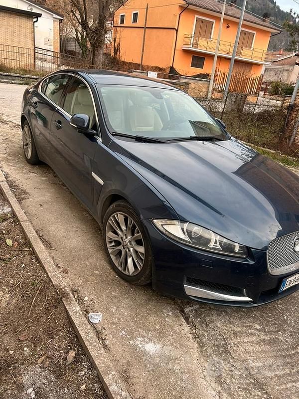Usata Jaguar XF 190 CV (139 kW) 2012 Blu Berlina