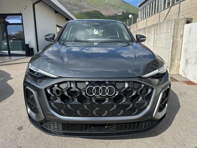 Nuova Audi Q5 Sportback S-Line 204 CV (150 kW) 2025 Grigio daytona perla SUV