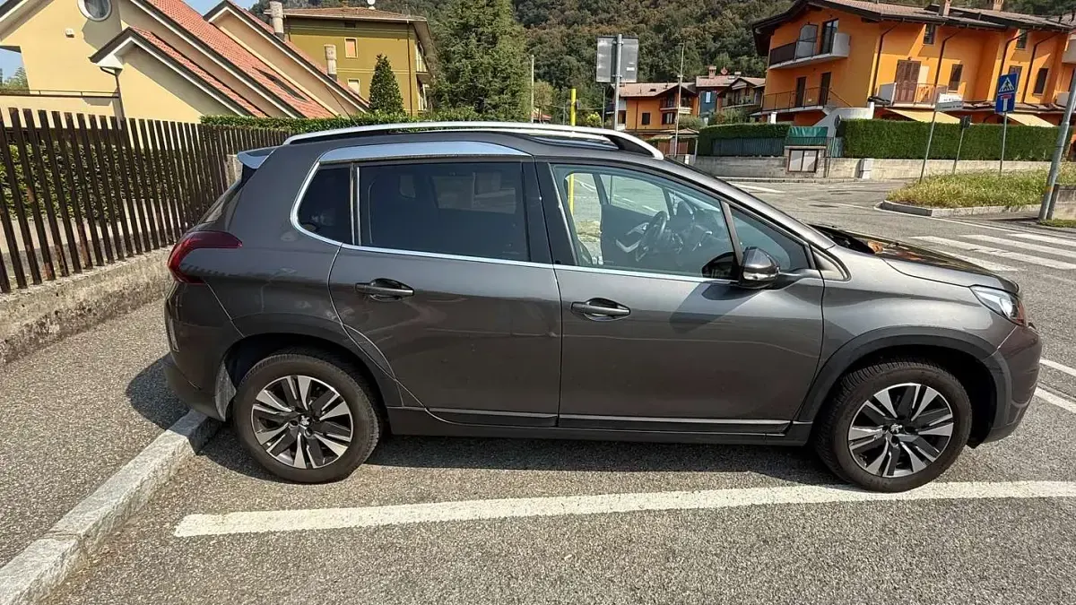 Usata Peugeot 2008 Allure 83 CV (61 kW) 2019 Grigio SUV