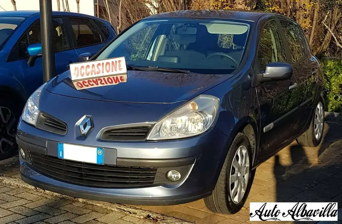 Usata Renault Clio III Dynamique 75 CV (55 kW) 2010 Grigio Berlina