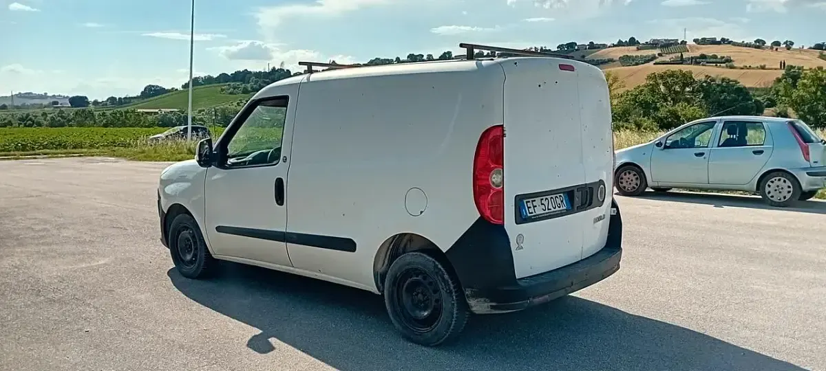 Usata Fiat Doblò 75 CV (55 kW) 2011 Bianco Monovolume