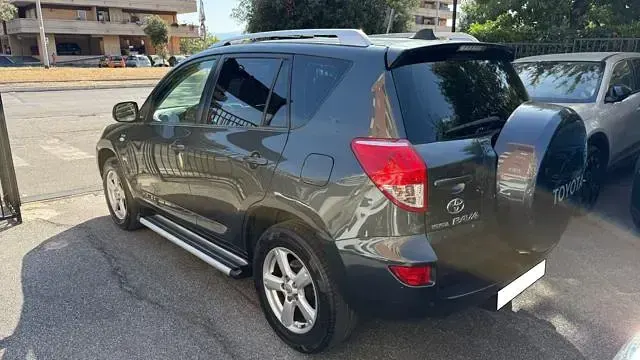 Usata Toyota RAV4 Sol 136 CV (100 kW) 2008 Argento metallizzato SUV