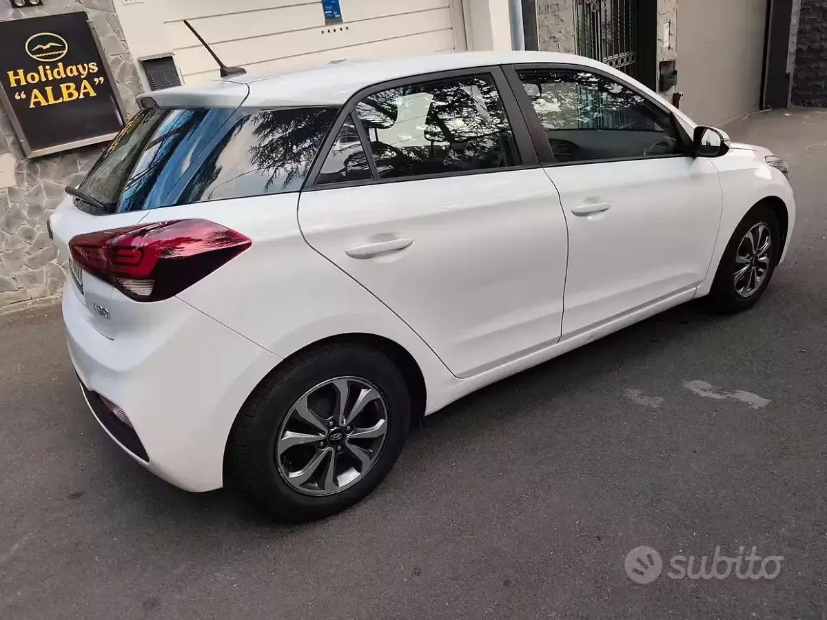 Usata Hyundai i20 75 CV (55 kW) 2019 Bianco Utilitaria
