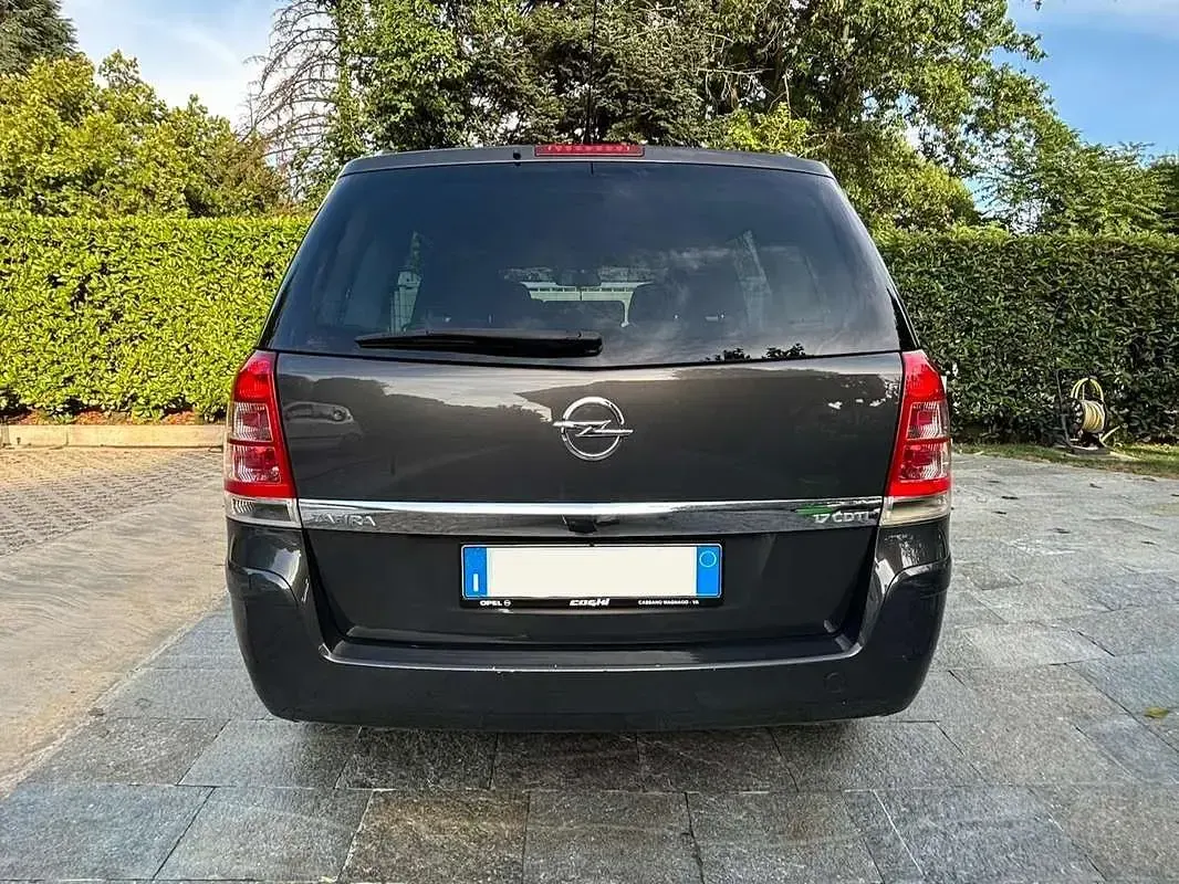 Usata Opel Zafira 110 CV (80 kW) 2015 Grigio Monovolume