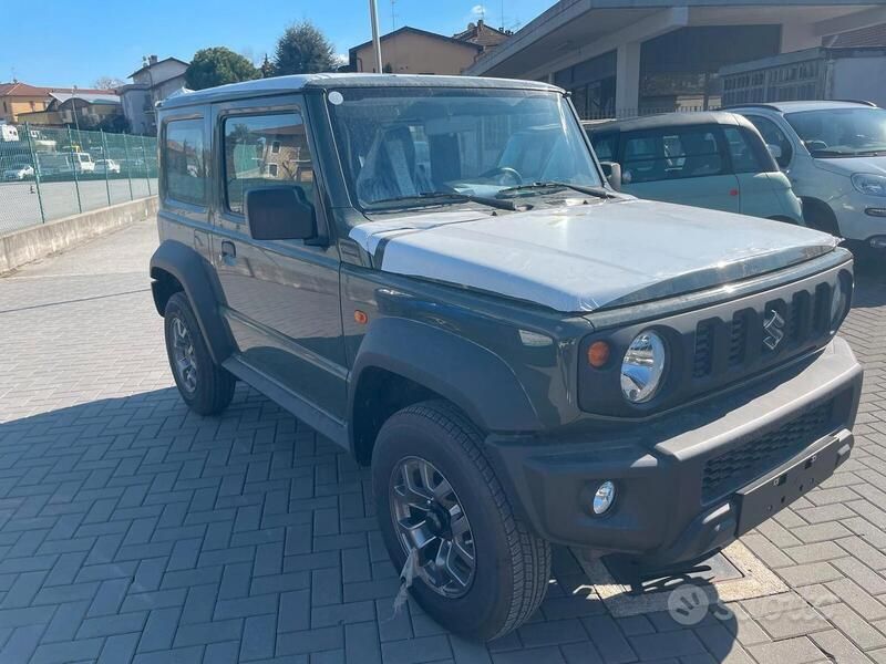 Usata Suzuki Jimny 102 CV (75 kW) 2024 Argento SUV