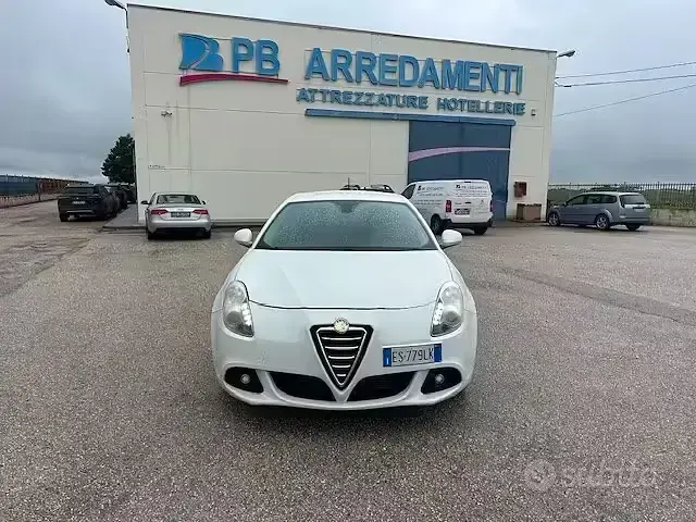 Usata Alfa Romeo Giulietta Exclusive 105 CV (77 kW) 2013 Bianco Utilitaria