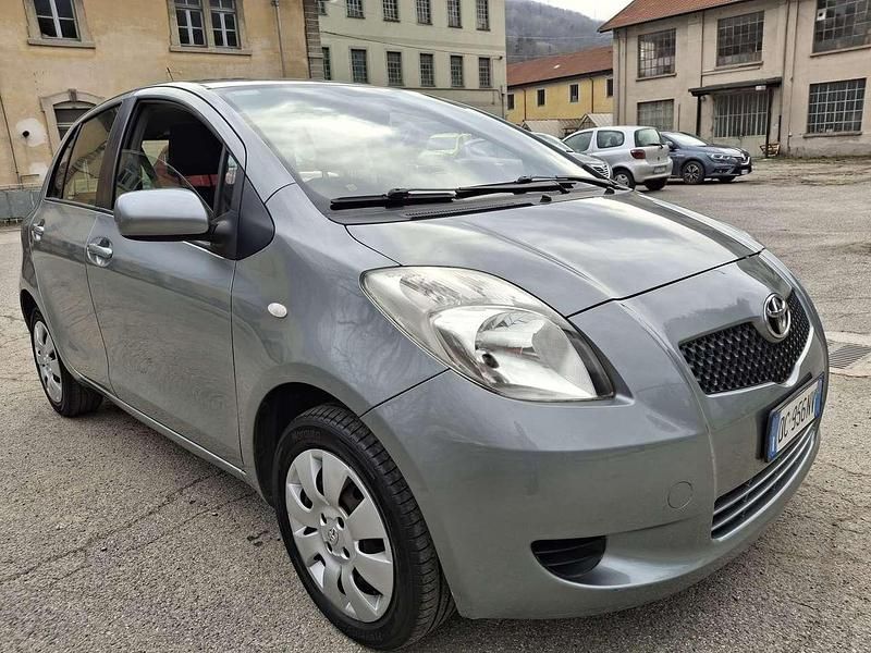Usata Toyota Yaris Sol 69 CV (50 kW) 2006 Other Berlina