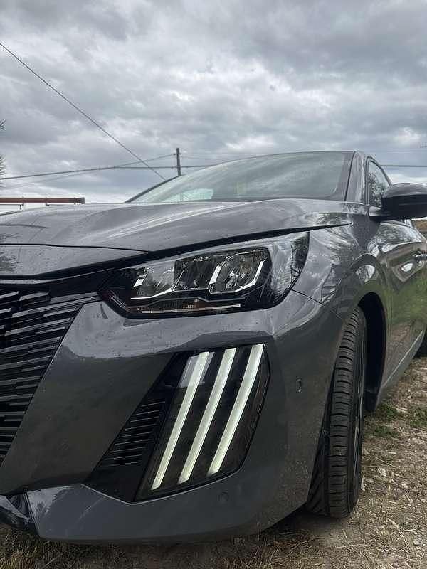 Usata Peugeot 208 Allure 101 CV (74 kW) 2024 Utilitaria