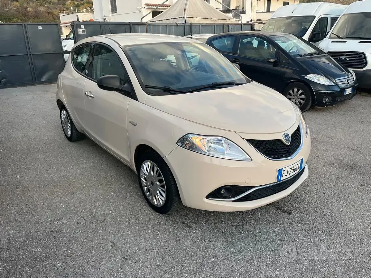 Usata Lancia Ypsilon Gold 69 CV (50 kW) 2017 Utilitaria