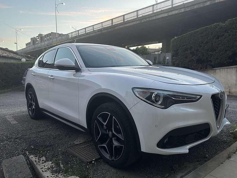 Usata Alfa Romeo Stelvio Executive 209 CV (153 kW) 2017 Bianco SUV
