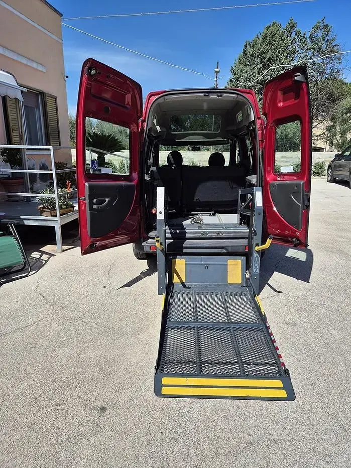Käytetty Fiat Doblò 2006 Punainen Tila-auto