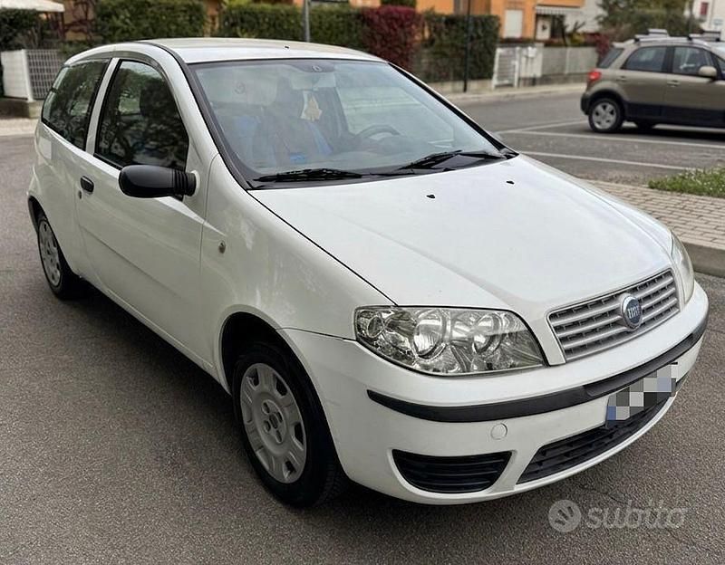 Usata Fiat Punto Dynamic 60 CV (44 kW) 2004 Bianco Utilitaria