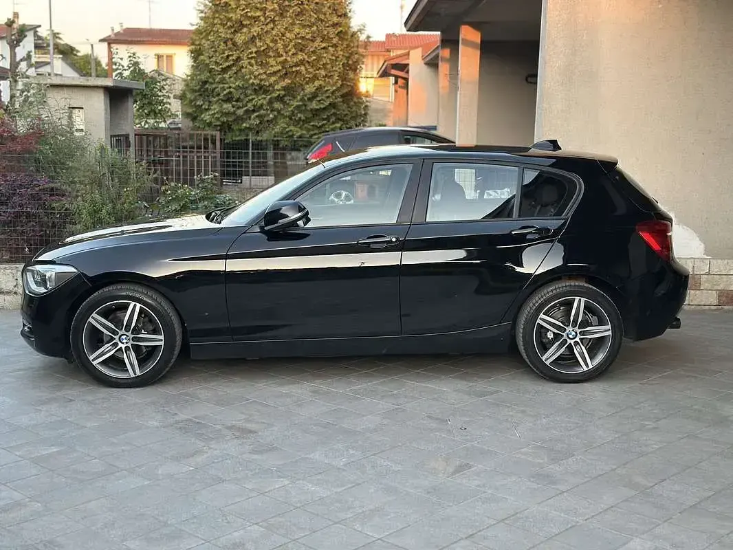 Usata BMW 118 Efficient Dynamics 143 CV (105 kW) 2015 Nero Utilitaria