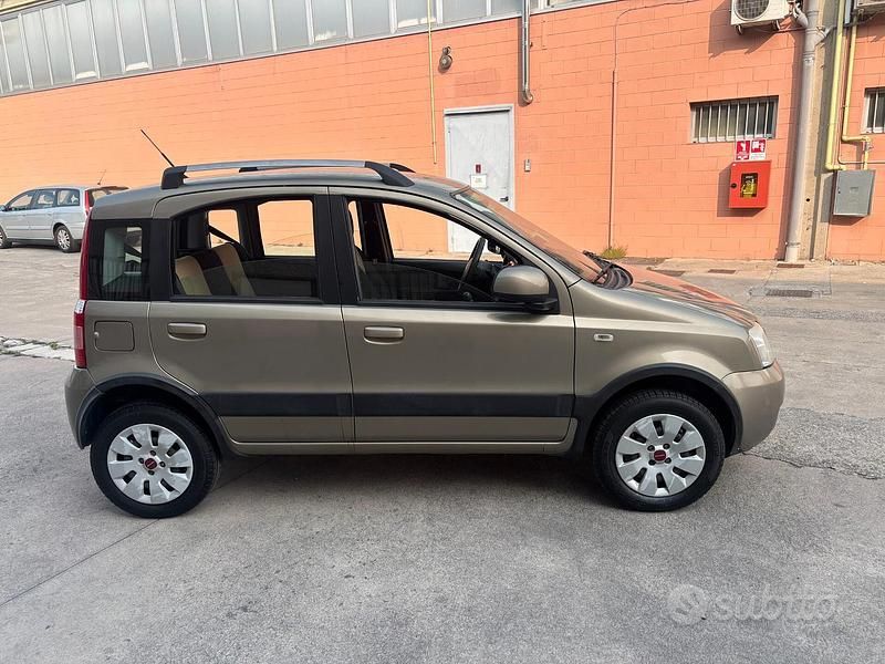 Usata Fiat Panda Active 77 CV (56 kW) 2010 Grigio Utilitaria