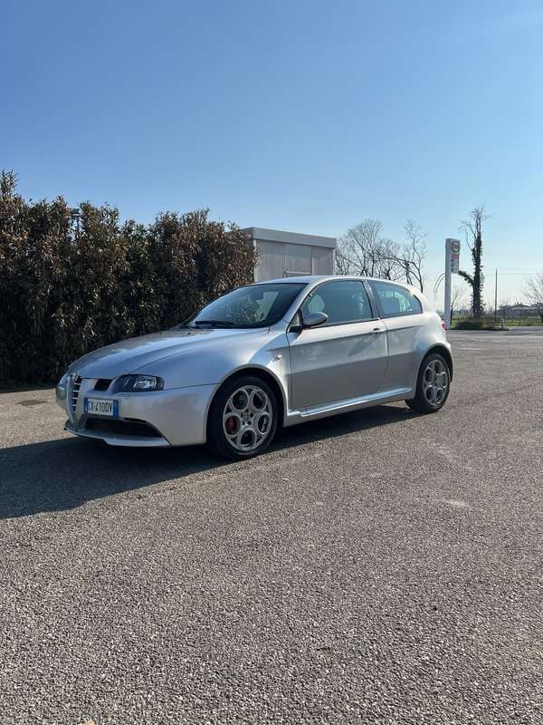 Grigio Usata 2005 Alfa Romeo 147 GTA Due volumi | 22.000 € (Super prezzo) - Immagine 1/4