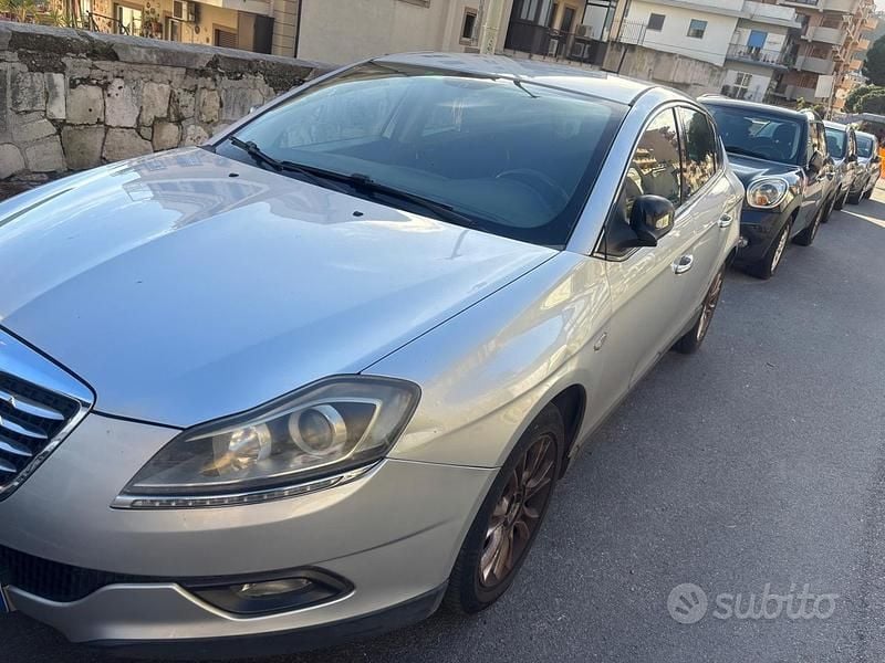 Usata Lancia Delta 105 CV (77 kW) 2012 Grigio Utilitaria