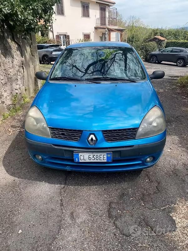 Usata Renault Clio II 58 CV (42 kW) 2004 Blu Berlina
