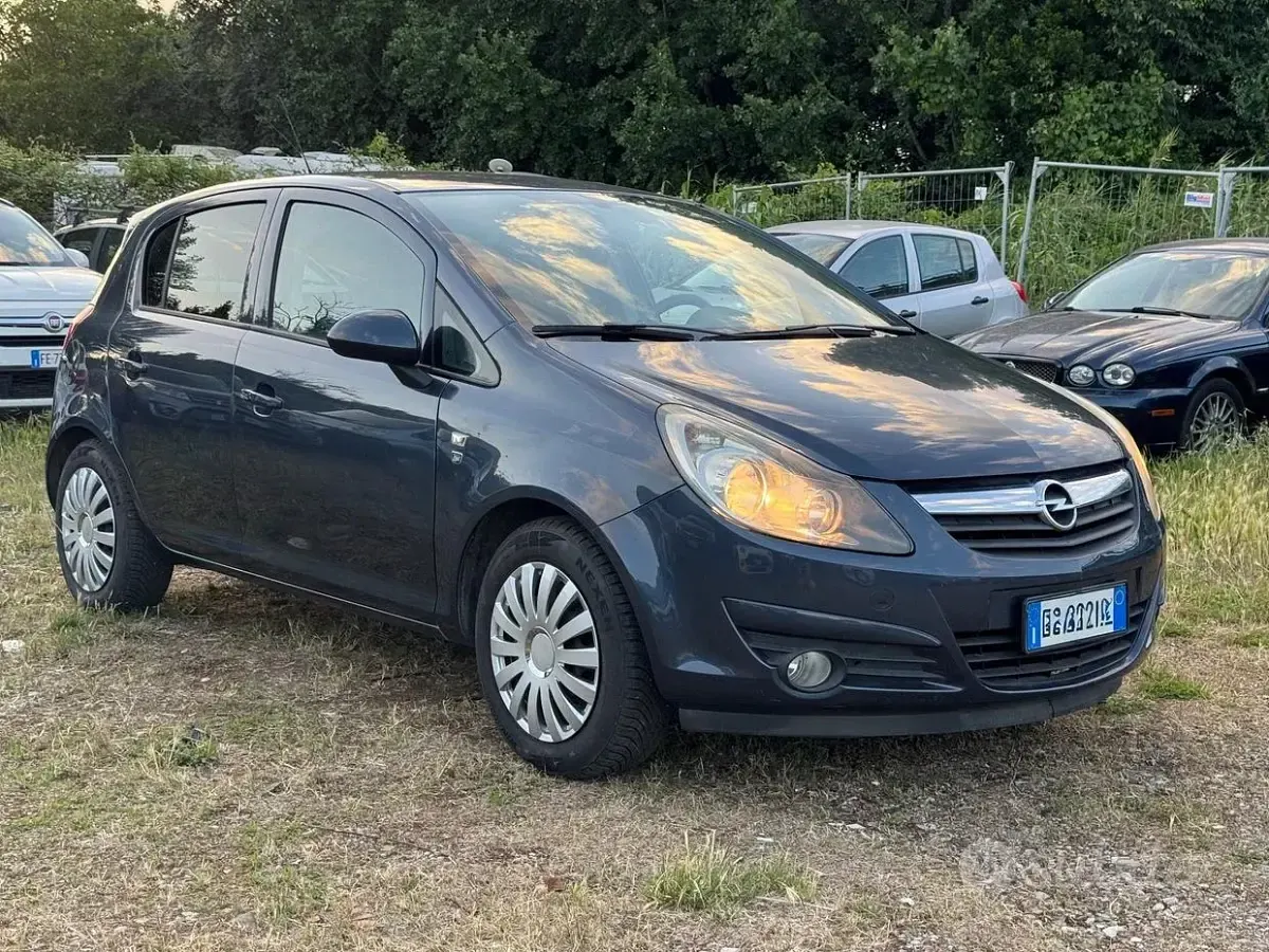 Usata Opel Corsa Edition 86 CV (63 kW) 2011 Grigio Utilitaria