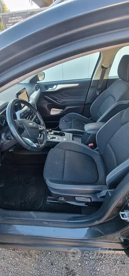 Usata Ford Focus 120 CV (88 kW) 2019 Grigio Station wagon