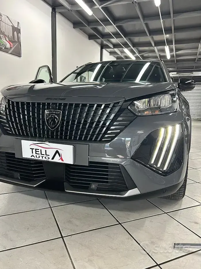 Usata Peugeot 2008 Active 101 CV (74 kW) 2024 Grigio SUV
