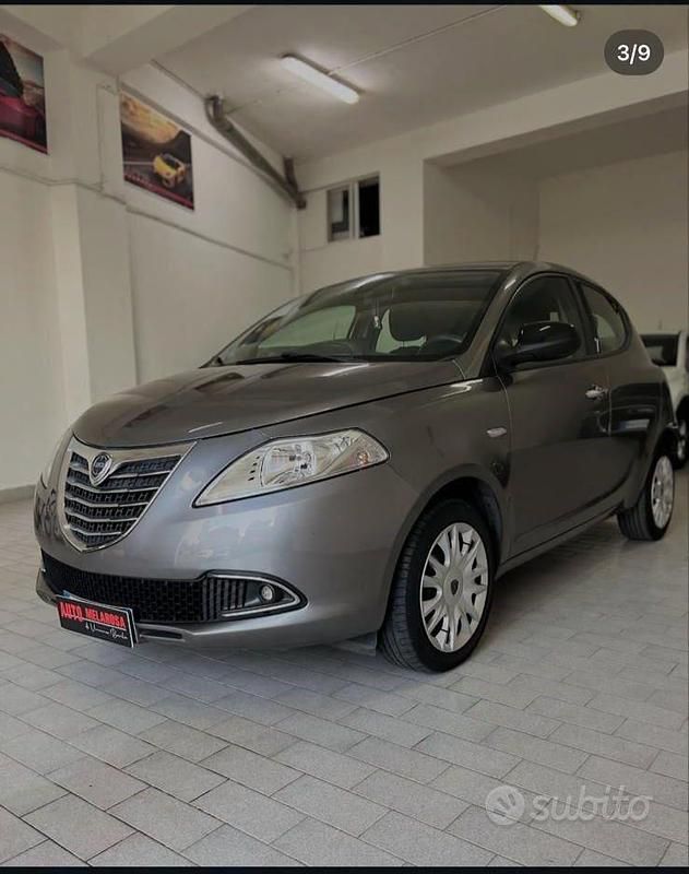 Usata Lancia Ypsilon 80 CV (58 kW) 2015 Grigio Utilitaria