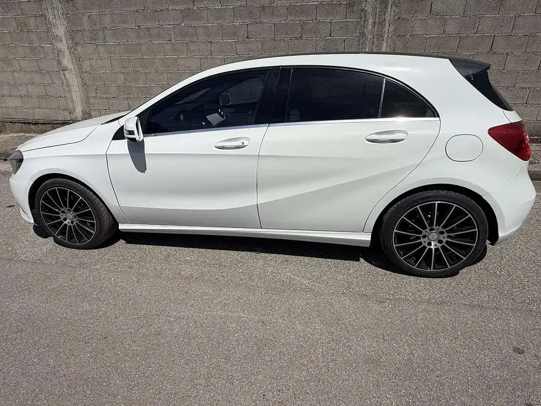 Käytetty Mercedes A200 Premium 140 HP (102 kW) 2015 Tila-auto