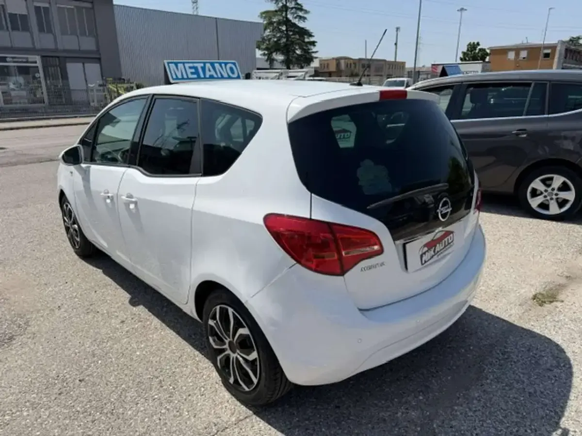 Usata Opel Meriva 101 CV (74 kW) 2013 Bianco Monovolume