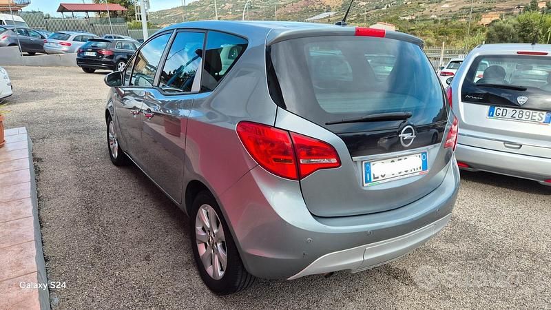 Usata Opel Meriva Cosmo 110 CV (80 kW) 2011 Grigio Monovolume