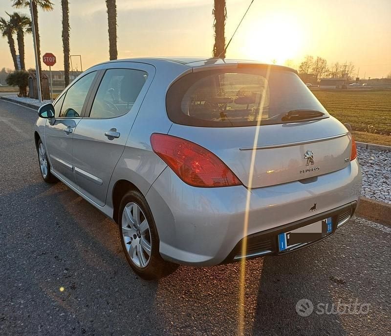 Usata Peugeot 308 Active 120 CV (88 kW) 2011 Grigio Berlina