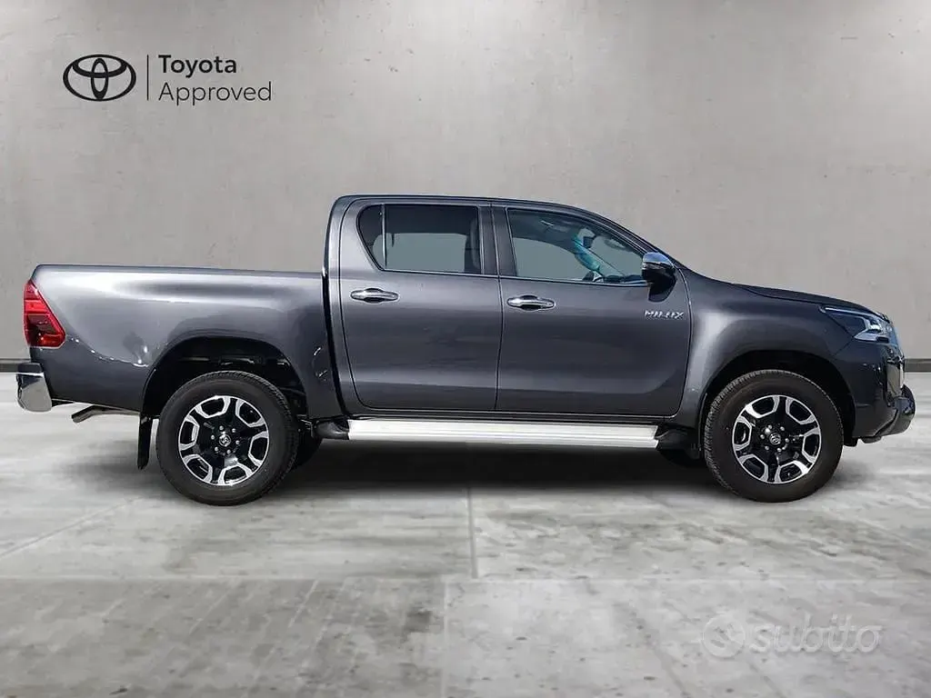 Nuova Toyota HiLux Executive 150 CV (110 kW) 2026 Grigio Pick-up
