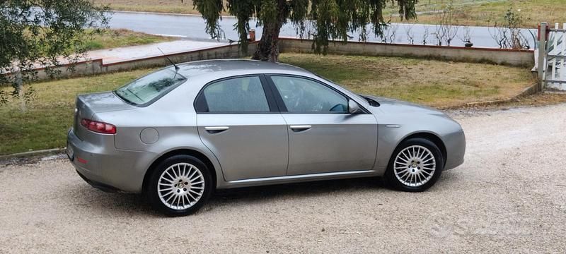 Grigio Usata 2006 Alfa Romeo 159 Tre volumi | 3400 € (Cara) - Immagine 1/3