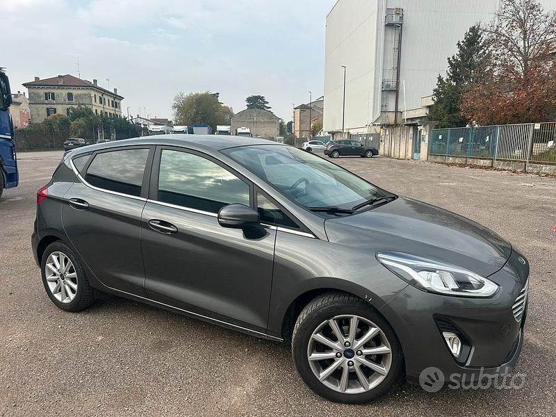 Usata Ford Fiesta Titanium 95 CV (69 kW) 2019 Grigio Berlina