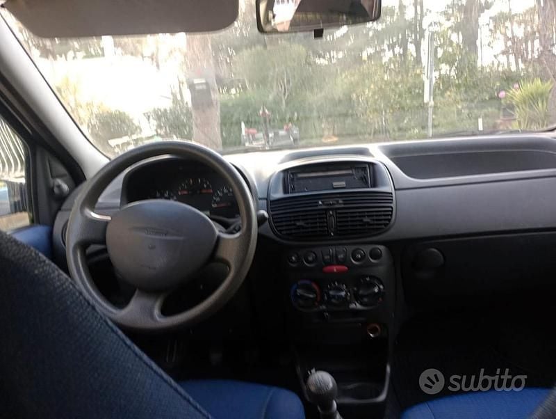 Usata Fiat Punto 82 CV (60 kW) 2001 Grigio Utilitaria